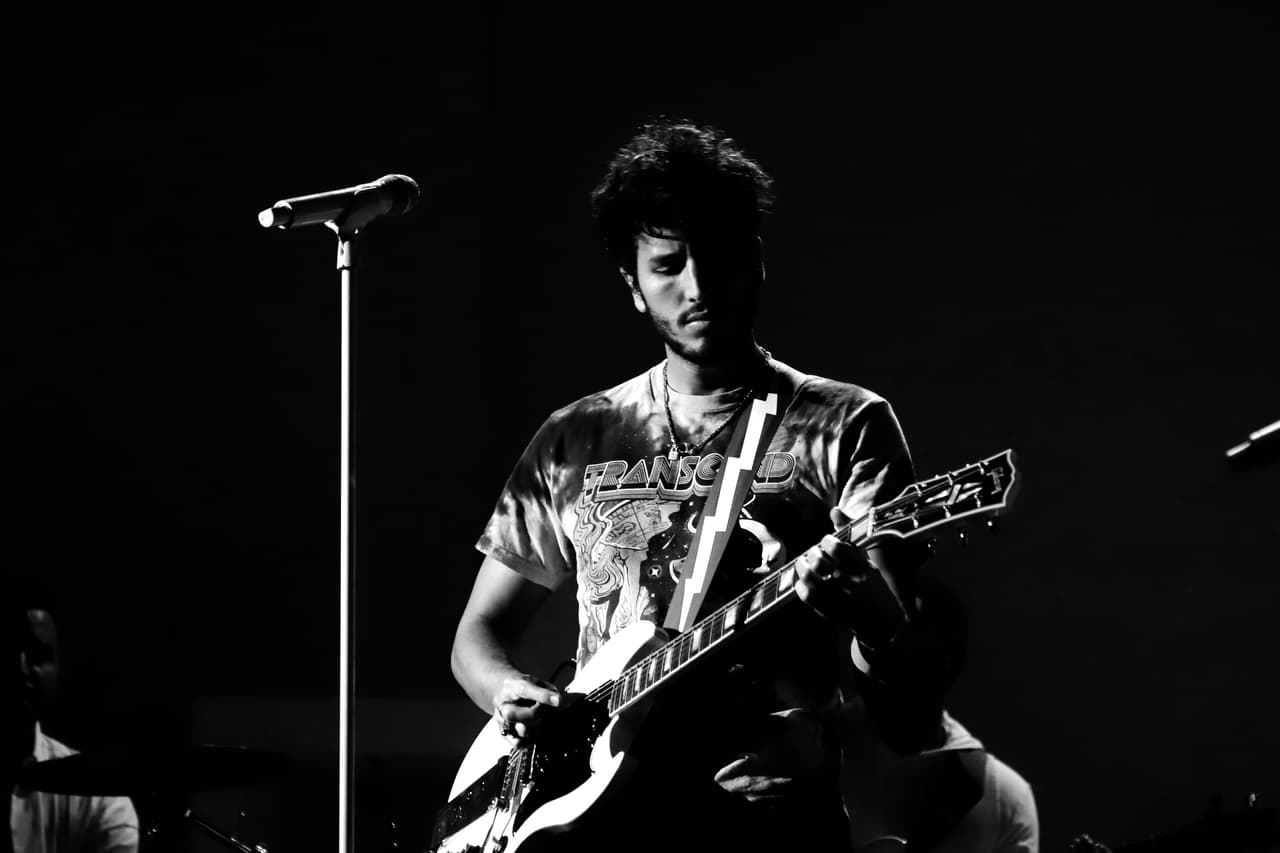 Ya todo está casi listo para la entrega número 32 de Premio Lo Nuestro. Hoy, sus grandes protagonistas, como Sebastián Yatra, estuvieron puliendo los últimos detalles del show y estas fotografías muestran lo comprometidos que están para hacer historia mañana en la American Airlines Arena de Miami a partir de las 7P/6C.