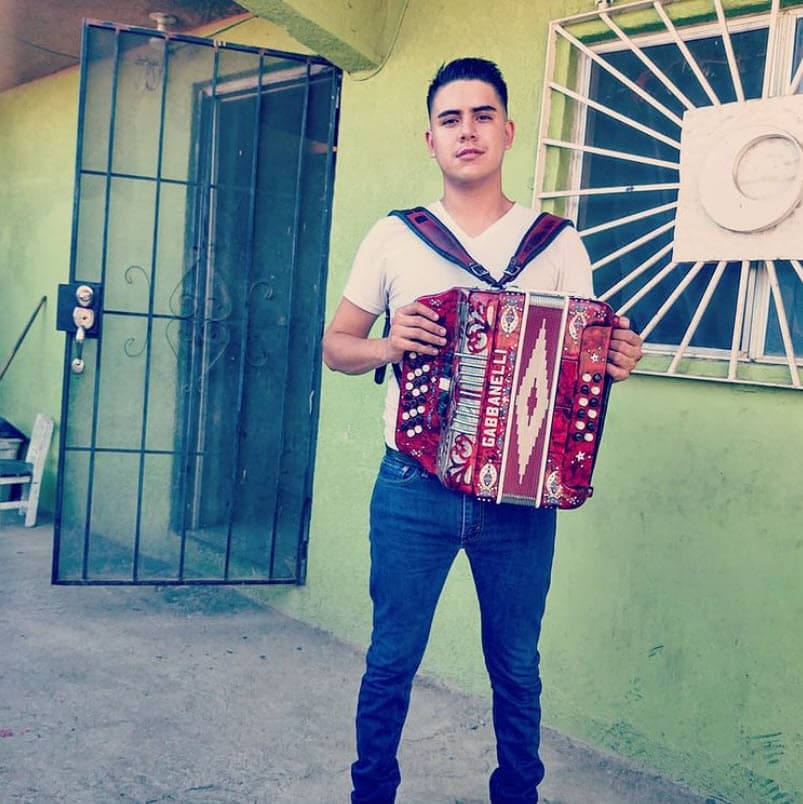 <b>Gabino Ayala, integrante del grupo Máximo Impacto, fue asesinado a balazos</b> el pasado 22 de diciembre en el estacionamiento de la Plaza Encinos, en Tecate, Baja California, México.