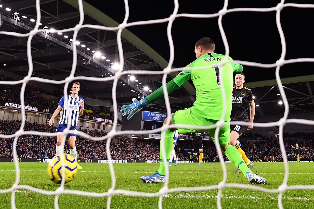 Wolverhampton logra empatarle al Brighton and Hove Albion, quienes remontaron en menos de un minuto. Raul Jimenez dio una espectacular asistencia y tuvo presencia 85 minutos del partido. Wolves se colocan en el sexto lugar de la tabla.