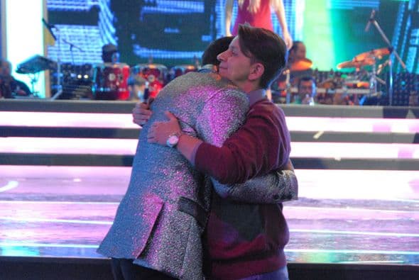 ¡Con todo y abrazo!