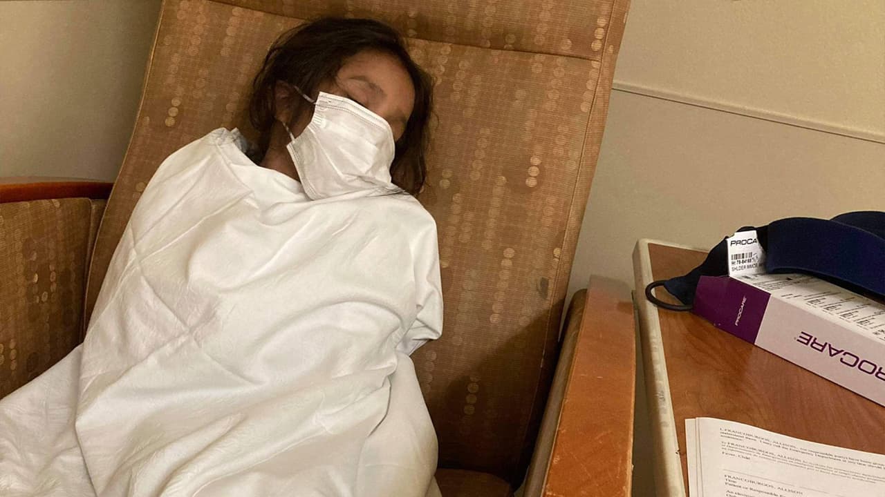 "Hay muchos niños enfermos y nos la estamos tomando a la ligera", dijo Burgos que pidió a los padres tomar los cuidados necesarios para sus hijos.