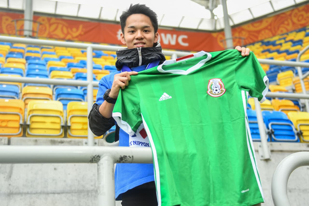 El estadio de Gdynia en Polonia es testigo del colorido previo de los fanáticos de México y de Japón para apoyar a sus selecciones en el segundo partido del Grupo B del Mundial Sub-20.