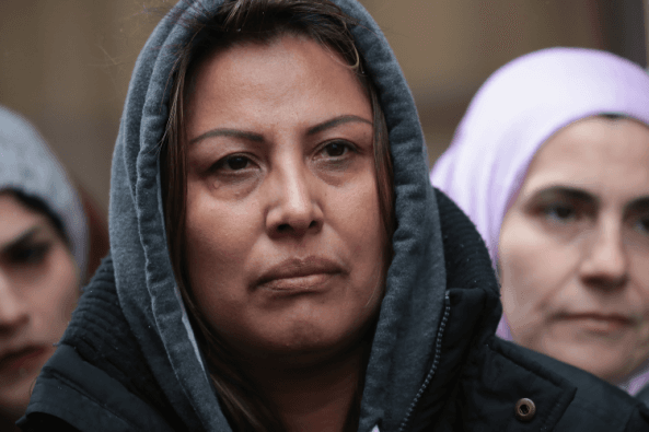 Inmigrante refugiada en Iglesia de Chicago desde hace tres meses demanda al gobierno federal por violación de  derechos civiles