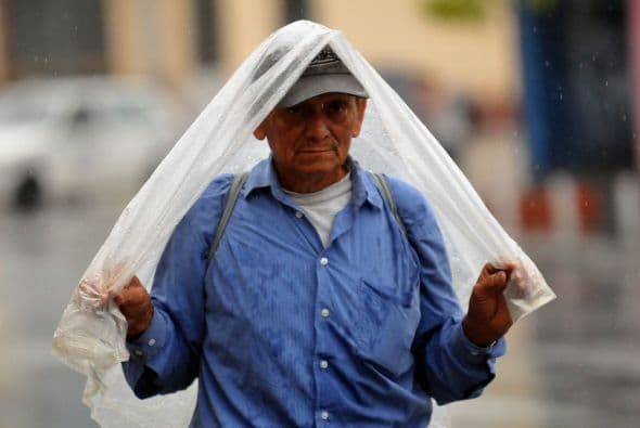 En Costa Rica, el Gobierno informó el sábado que reina la tranquilidad porque "Matthew" sólo causará lluvias leves sobre la provincia de Guanacaste, en el Pacífico norte del país y fronteriza con Nicaragua.