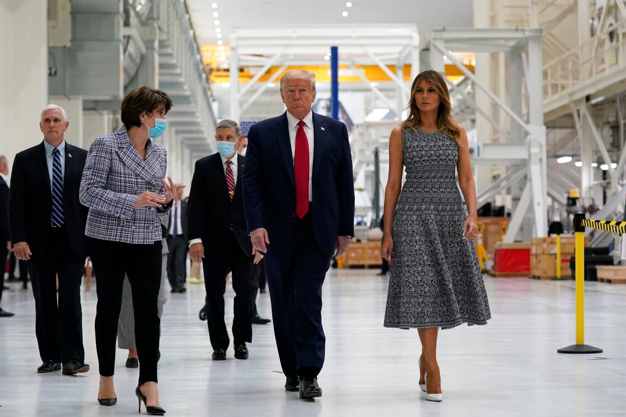 Trump viaja a Florida para ver el lanzamiento del cohete SpaceX, pero el despegue es postergado