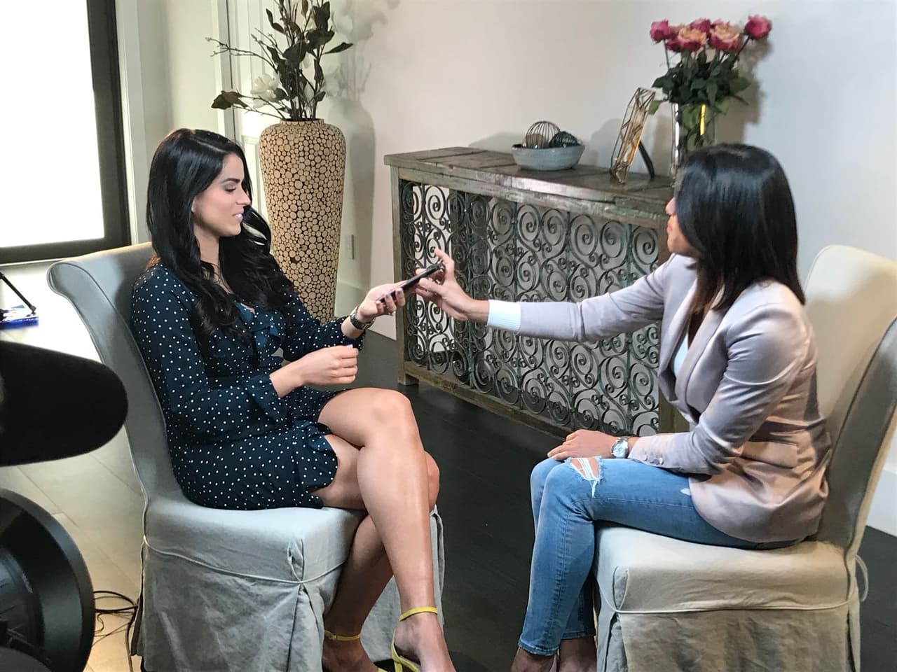 Explicando que cada oración de ese texto, que es todavía más largo, tiene una razon de ser. Recordando cuántas veces ella y su esposo se preguntaban por qué el ansiado hijo no llegaba, y dejando al descubierto que habían sido tres veces las que estuvo embarazada.