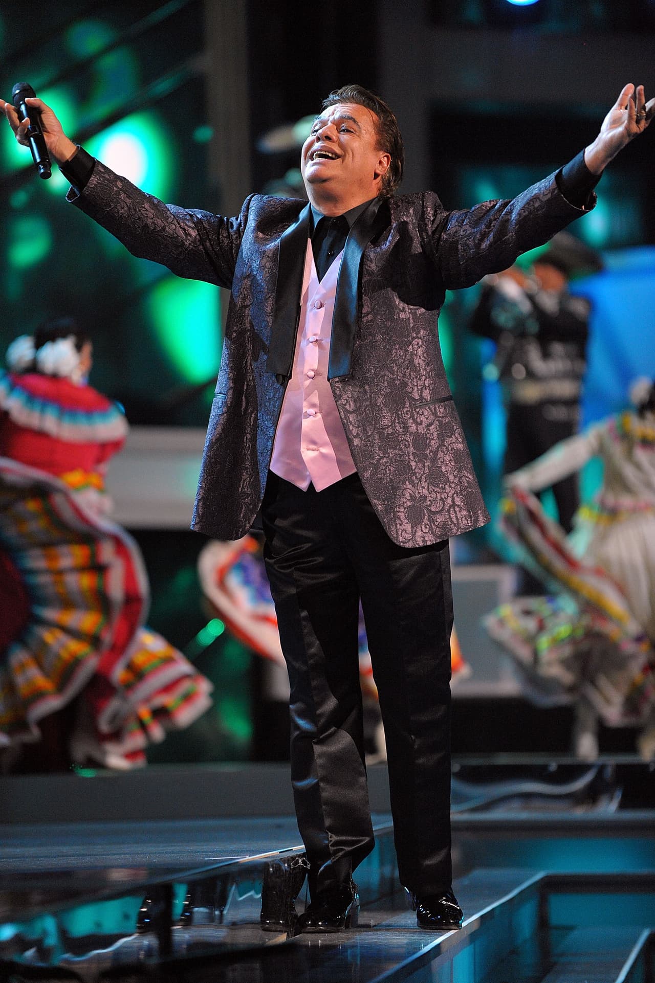 'Los Duetos' fue otro de los exitosos proyectos de Juan Gabriel, en donde colaboró con otros cantantes como Vicente Fernández, Natalia Lafourcade, entre otros.