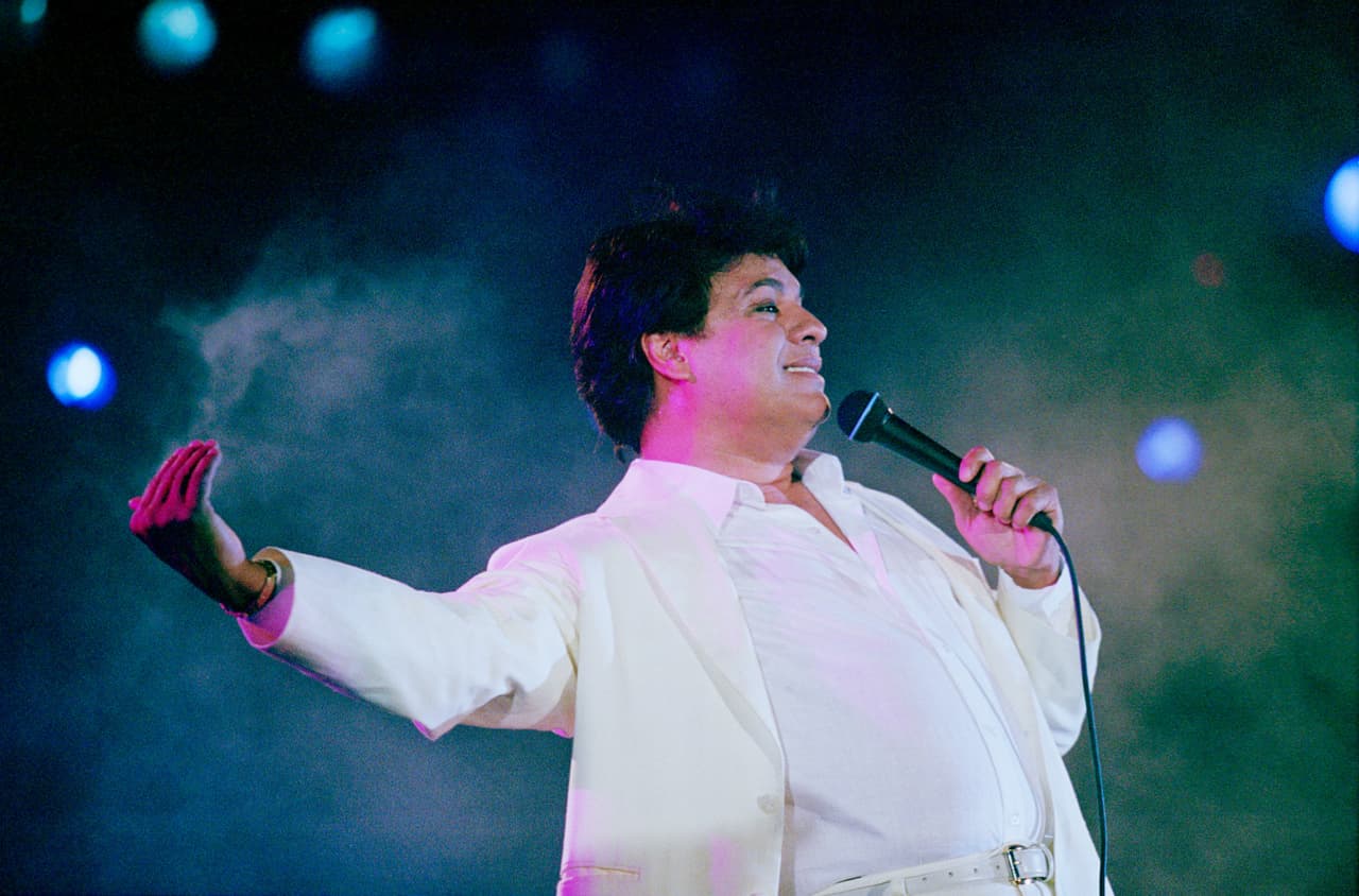 Alberto pasó 18 meses en prisión acusado falsamente de robo. Su madre abogó por él y al fin salió libre.