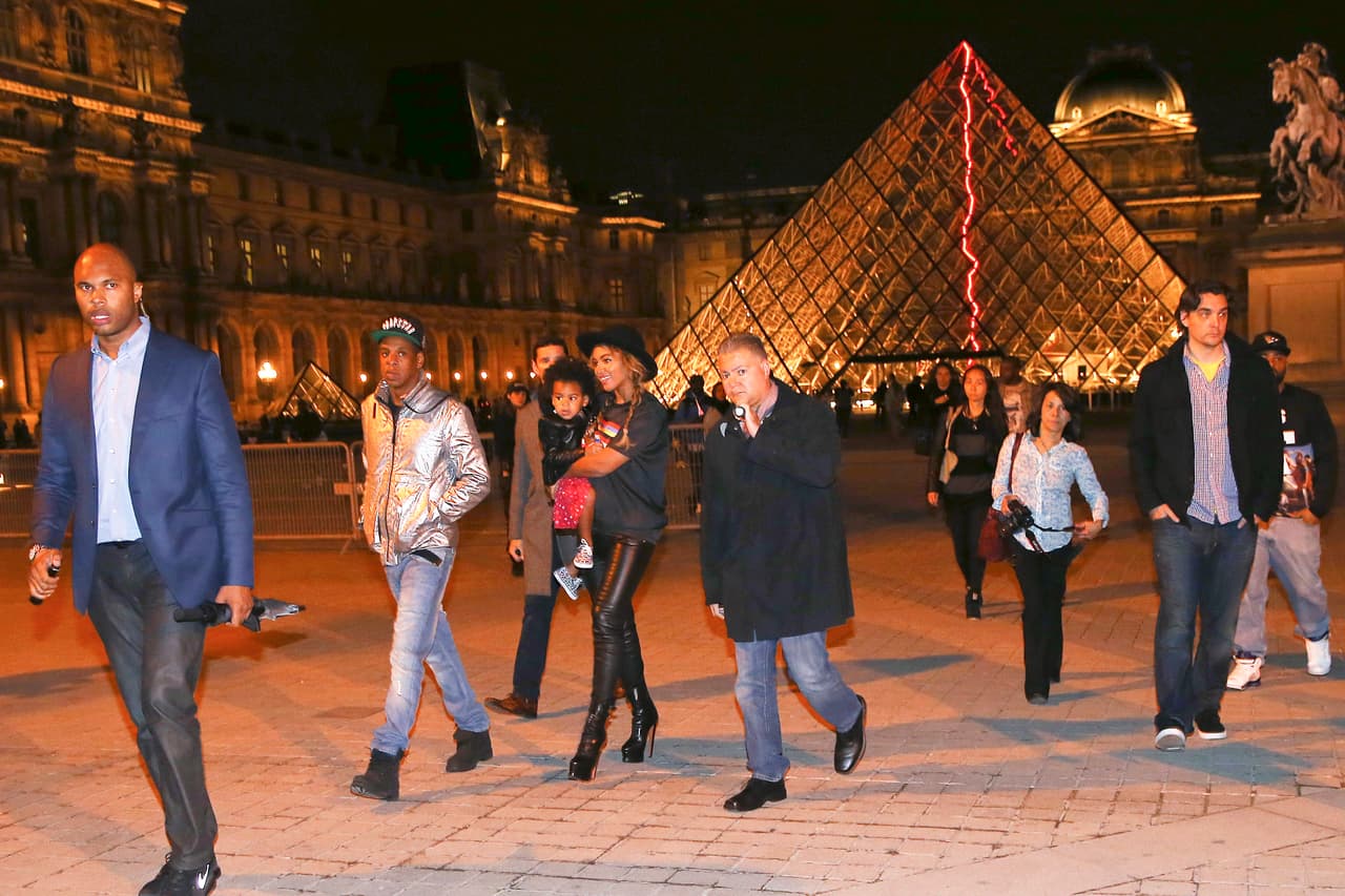 Y también un paseo por el Museo del Louvre en París.