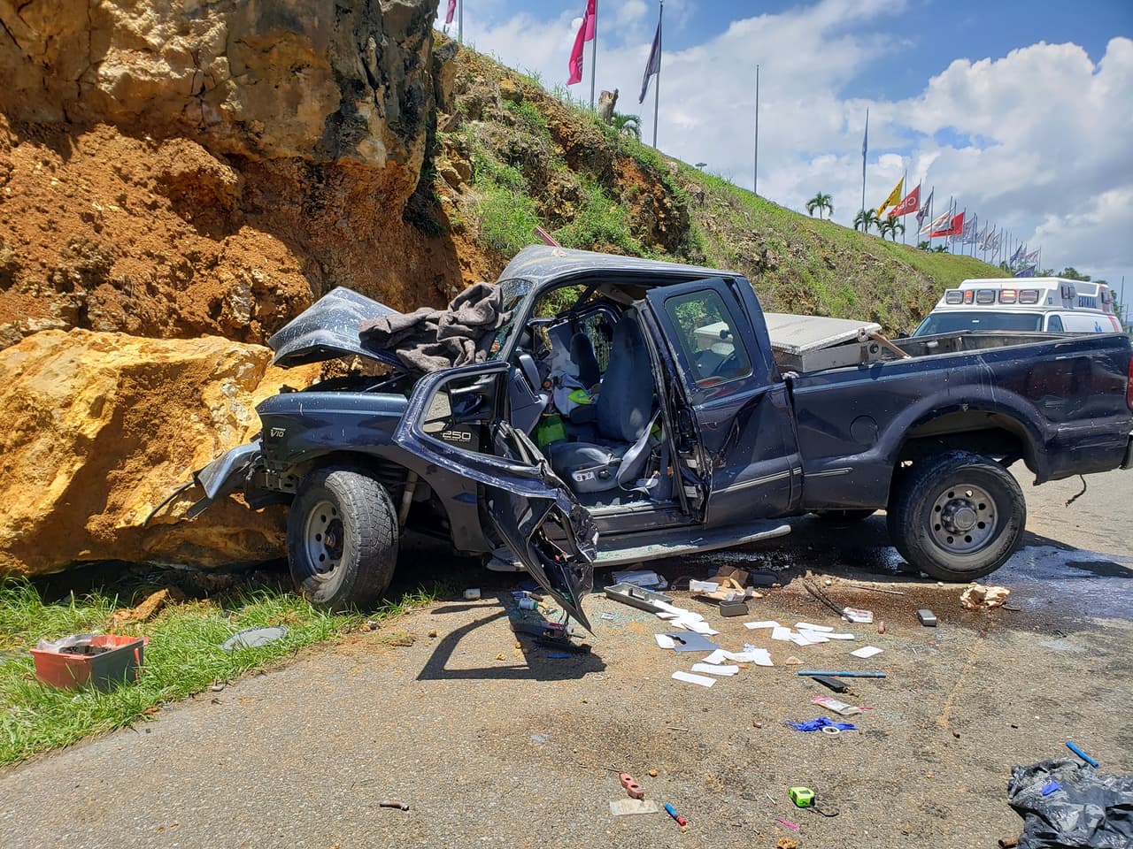 Sánchez, supuestamente sufrió un percance de salud y fue atendido por un médico que transitaba por la carretera. El perjudicado fue referido a un hospital de la región.