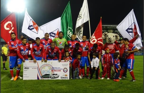 Xelajú mantiene su buen paso y sigue liderando el fútbol guatemalteco