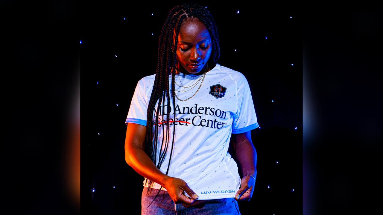 La temporada pasada, el equipo rindió homenaje al primer equipo de fútbol que tuvo Houston 'The Oilers', y la que fue su casa, el Astrodome.