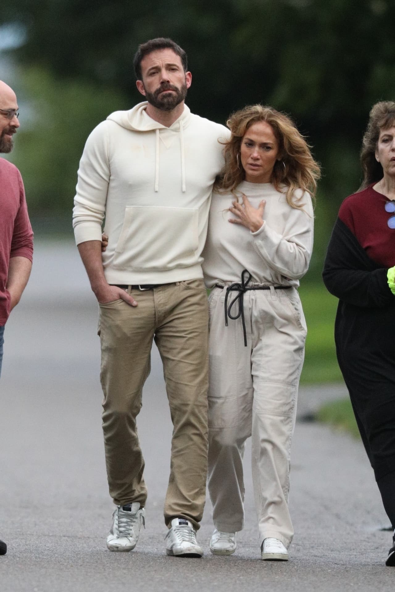 "
<b><a href="https://www.univision.com/famosos/jennifer-lopez-y-ben-affleck-abrazados-los-angeles-fotos" target="_blank">Amo todo el amor que está llegando a mi camino</a> </b>en este momento y todos los buenos deseos", dijo la cantante en la charla con Zane Lowe. 
<br>