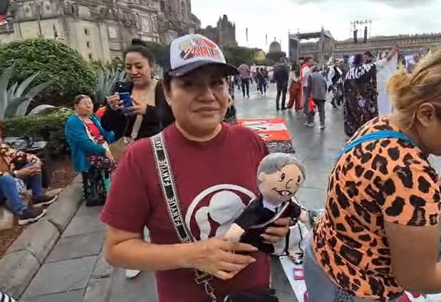 El "artículo de novedad" esta vez fue el muñeco con la figura del expresidente López Obrador. Al apretarlo, 
<b>el juguete dice algunas de las frases más conocidad del anterior mandatario.</b>