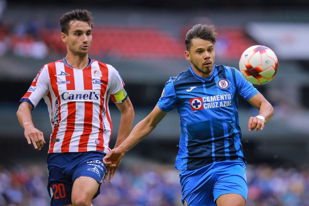 Ricardo Chávez, con un gol sobre el final del primer tiempo, le dio la victoria al Atlético de San Luis por 0-1 sobre el Cruz Azul en el Estadio Azteca.