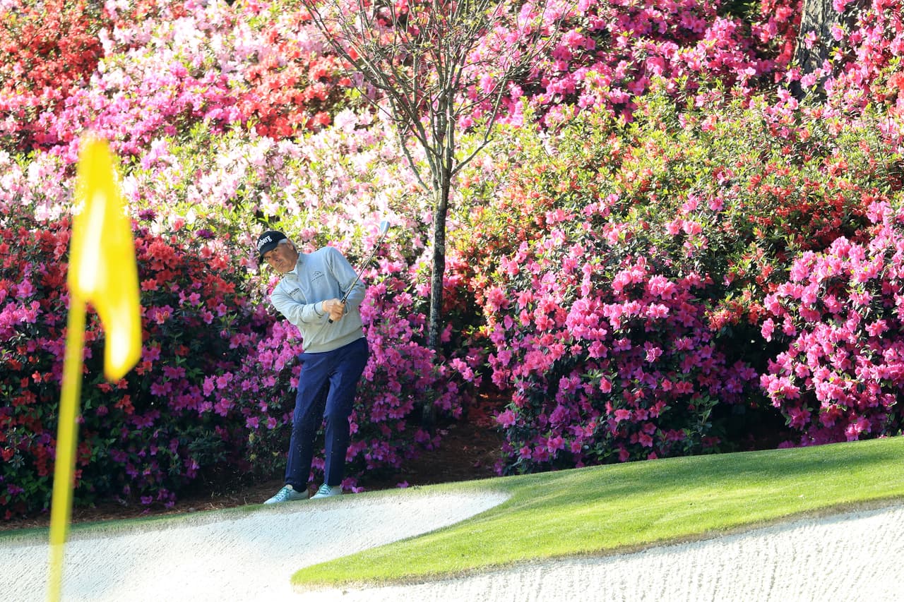 La fiesta del Masters de Augusta dejó bellas postales de los paisajes y el colorido en el Augusta National Golf Club, escenario testigo del segundo día de prácticas del torneo grande del golf mundial.