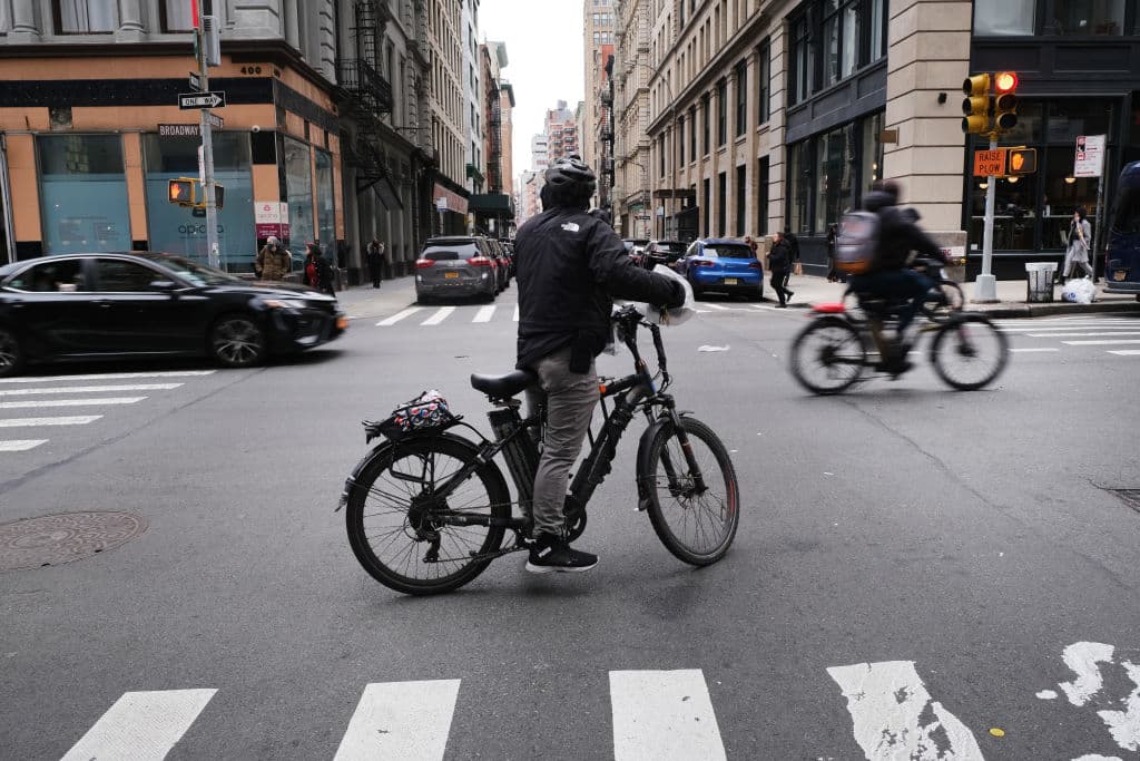 ¿Deliverista, necesitas una bici nueva?: abren programa de intercambio de bicicletas eléctricas en Nueva York