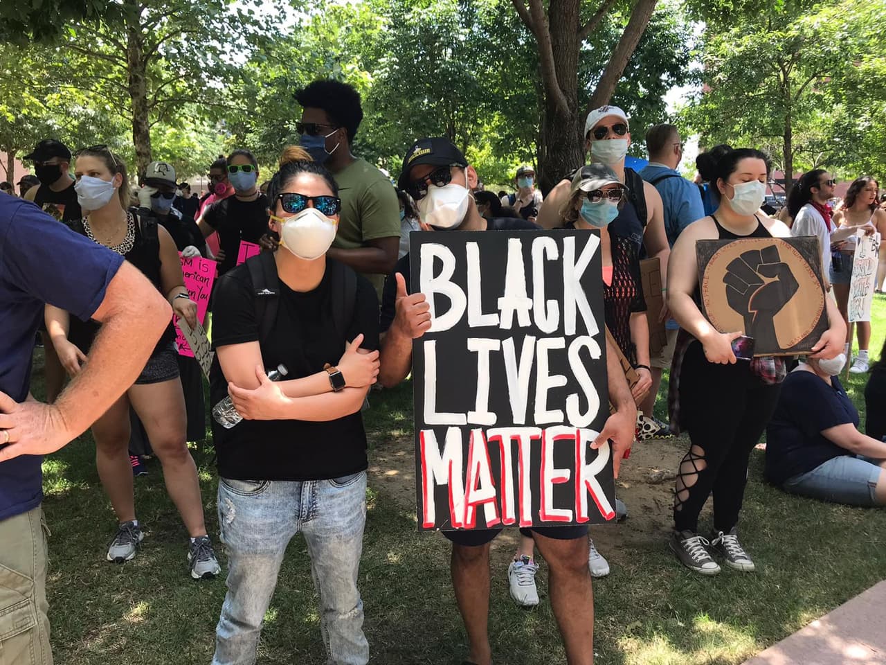Los manifestantes se reunieron en el parque Belo Garden del centro de la ciudad para protestar tras la muerte de George Floyd.
<br>