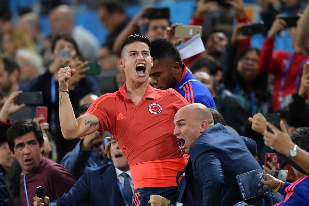 James Rodríguez cantó como propio el gol desde las tribunas, en donde está producto de una lesión que le impidió estar entre los disponibles para este partido.