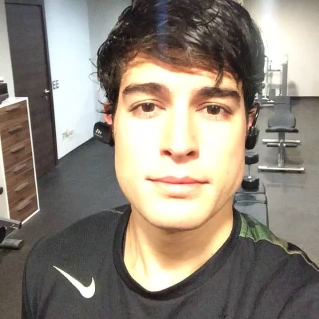 Lo mejor de todo es que puedes disfrutar de este actor todas las noches en "Pasión y Poder".