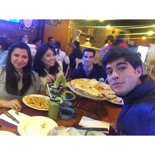 Constantemente vemos en su cuenta de Instagram como pasa sus días rodeado de delicias culinarias.