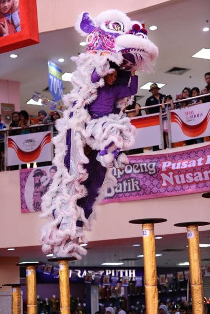 Pero no podía moverse, sacudir la cabeza, manejar las mandíbulas ni mover los ojos al mismo tiempo.