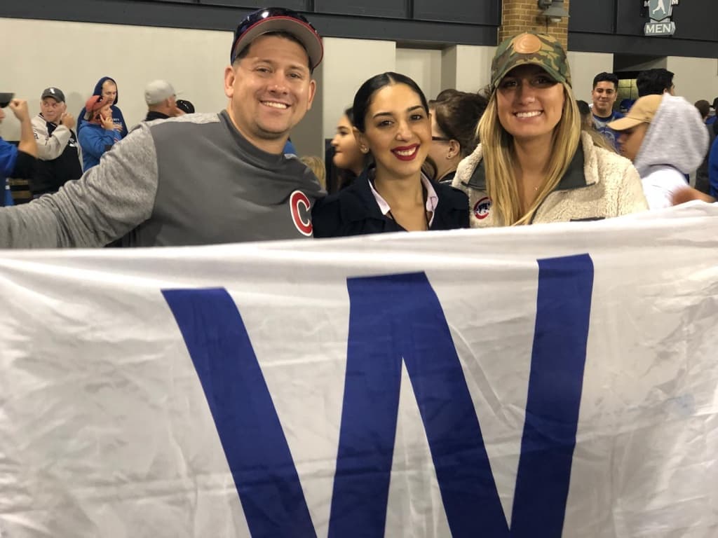 Caminando por el estadio te das cuenta que la convivencia se basa en lo que está pasando en el diamante.