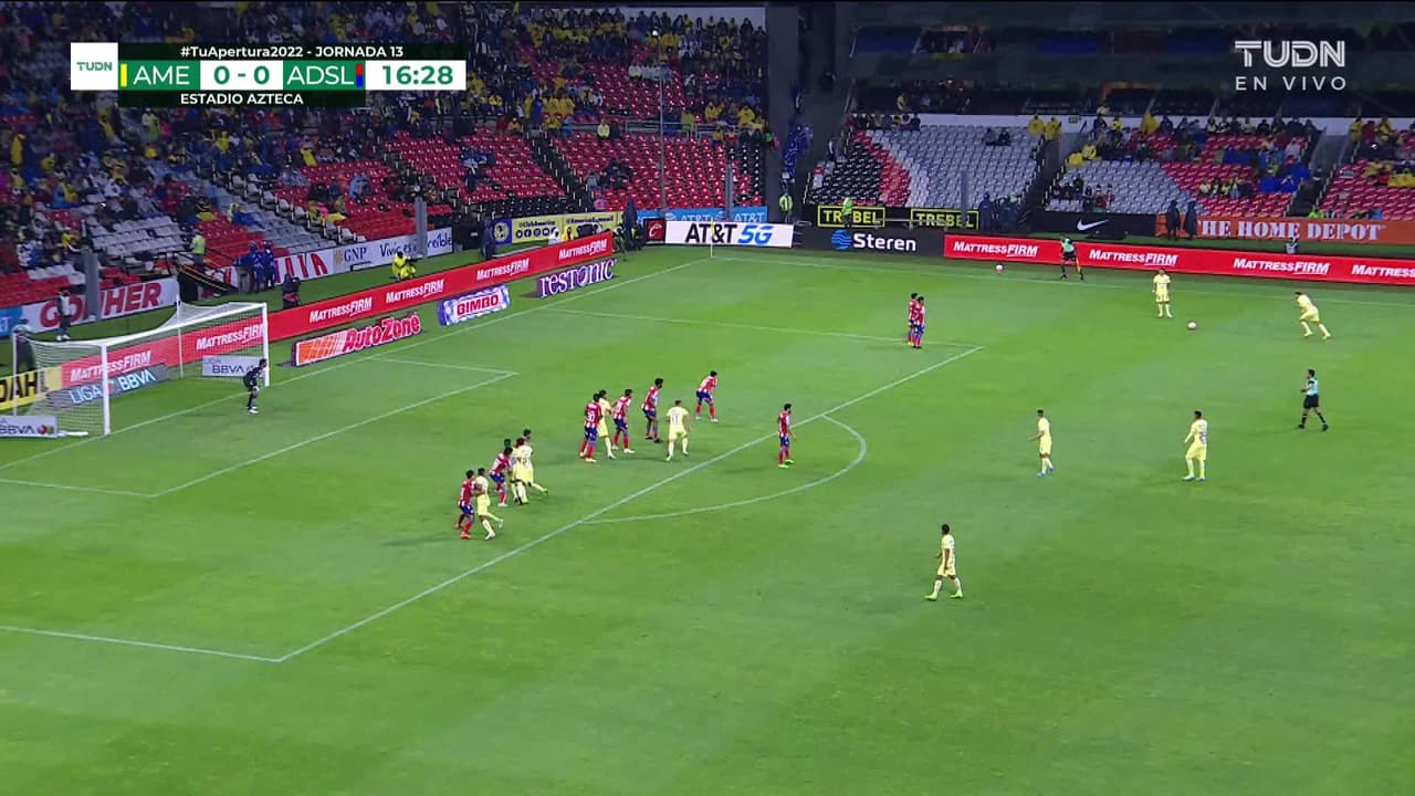 ¡TIRO ATAJADO! disparo por Jonathan Rodríguez.