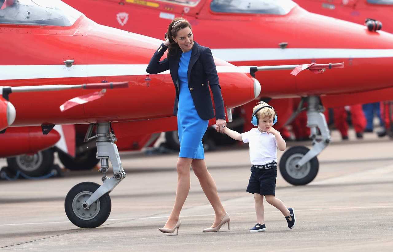 William y Kate llevan a George a una exhibición aérea militar.