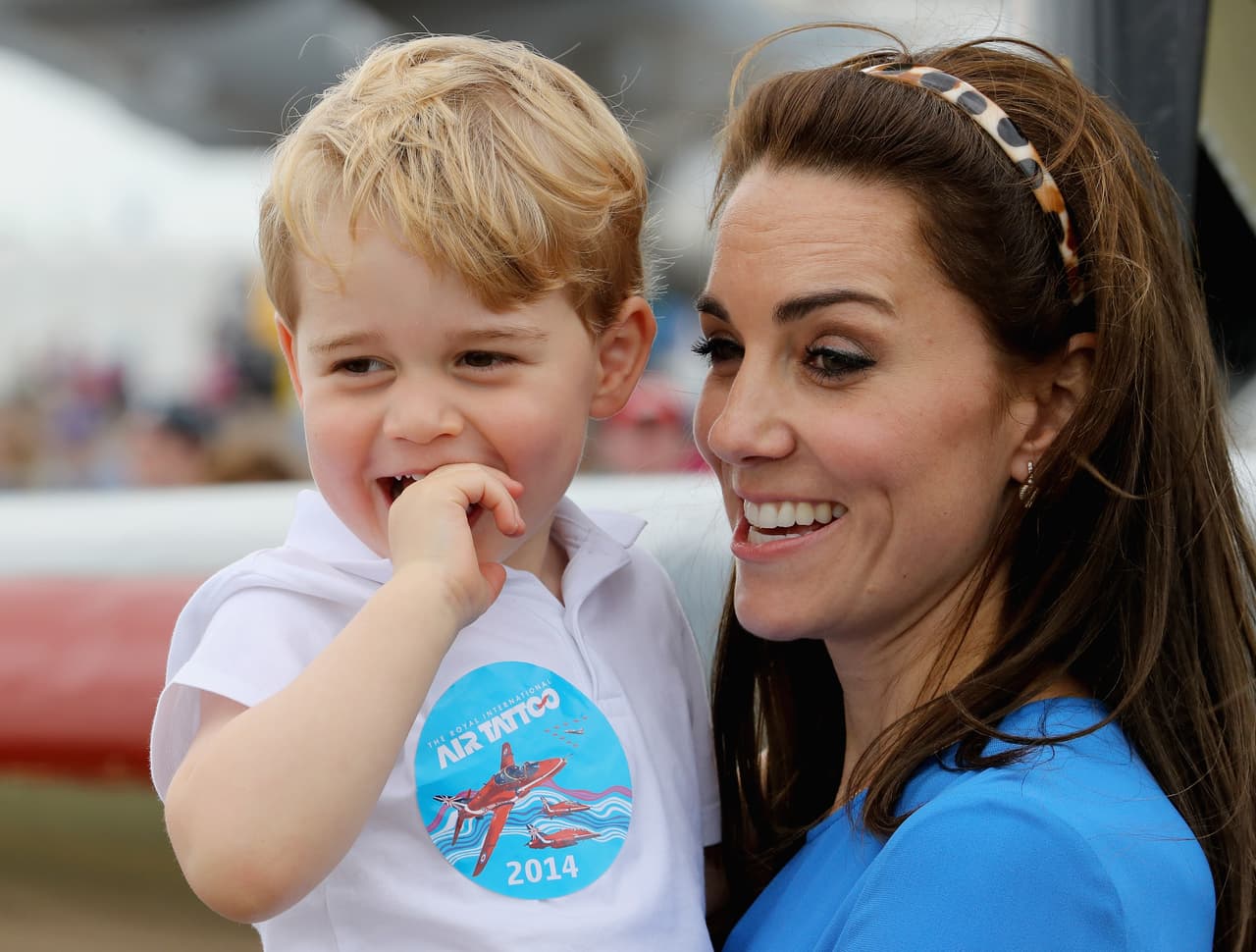 ¡Qué tierna imagen de mamá e hijo!