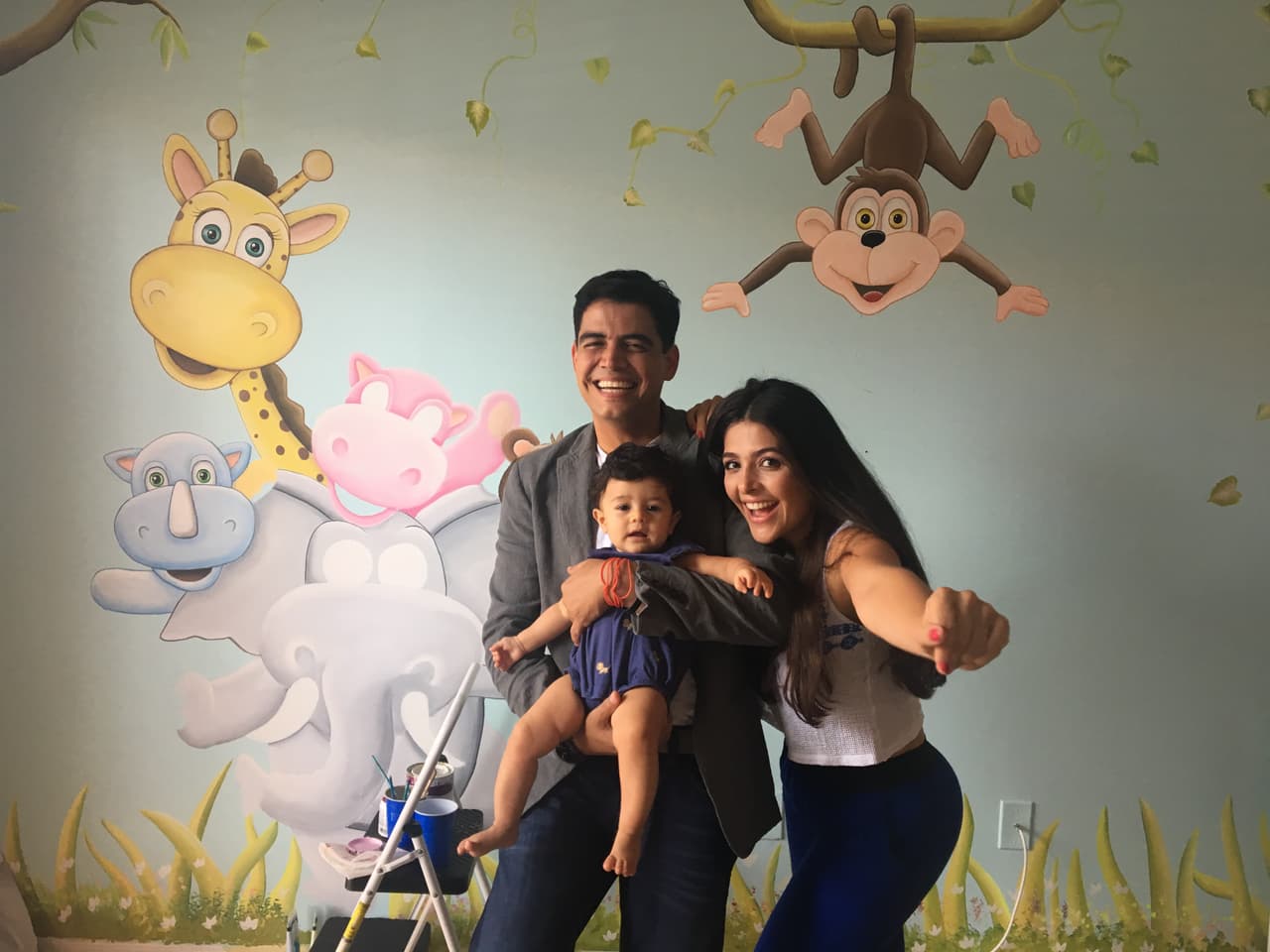 Baby Joshua ya estaba ansioso por descubrir la magia y diversión que iba emergiendo en cada rincón.