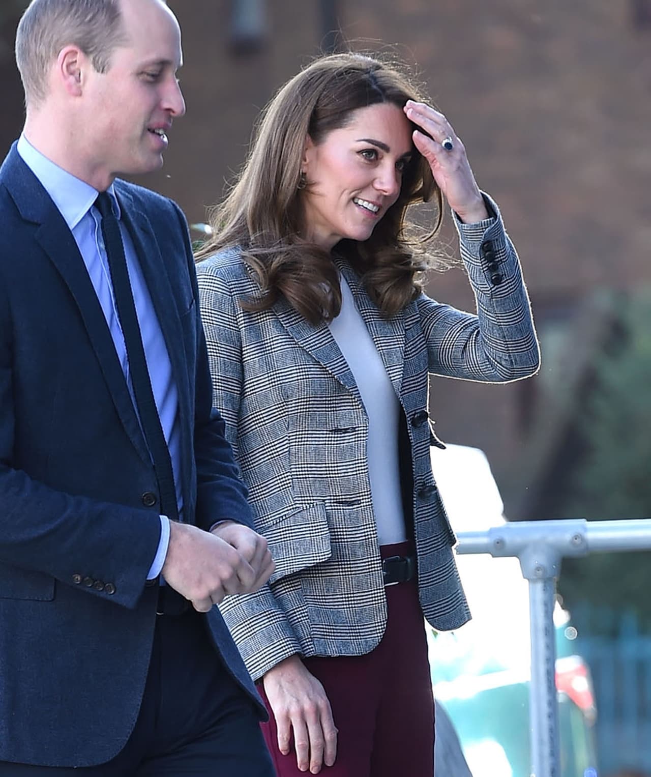 "Sin duda, el mercado 
<b>se inundará con lápices</b> de aspecto bastante ordinario que afirman haber pertenecido 
<b><a href="https://www.univision.com/famosos/el-principe-william-y-kate-middleton-como-pocas-veces-los-ves-y-oyes-jugando-con-sus-hijos-en-el-jardin-video" target="_blank">al duque y la duquesa</a></b>", previno el experto.
<br>