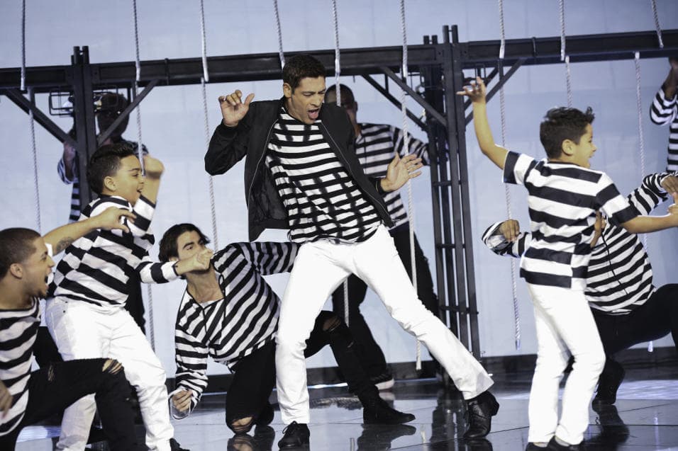 Johnny Lozada y los Peque Flow se robaron la noche con su número de 'La Plaga'. 
<b><a href="http://www.univision.com/shows/pequenos-gigantes/johnny-lozada-y-los-peque-flow-se-robaron-la-noche-con-su-numero-de-la-plaga-video" target="_blank">Checa la presentación</a></b>