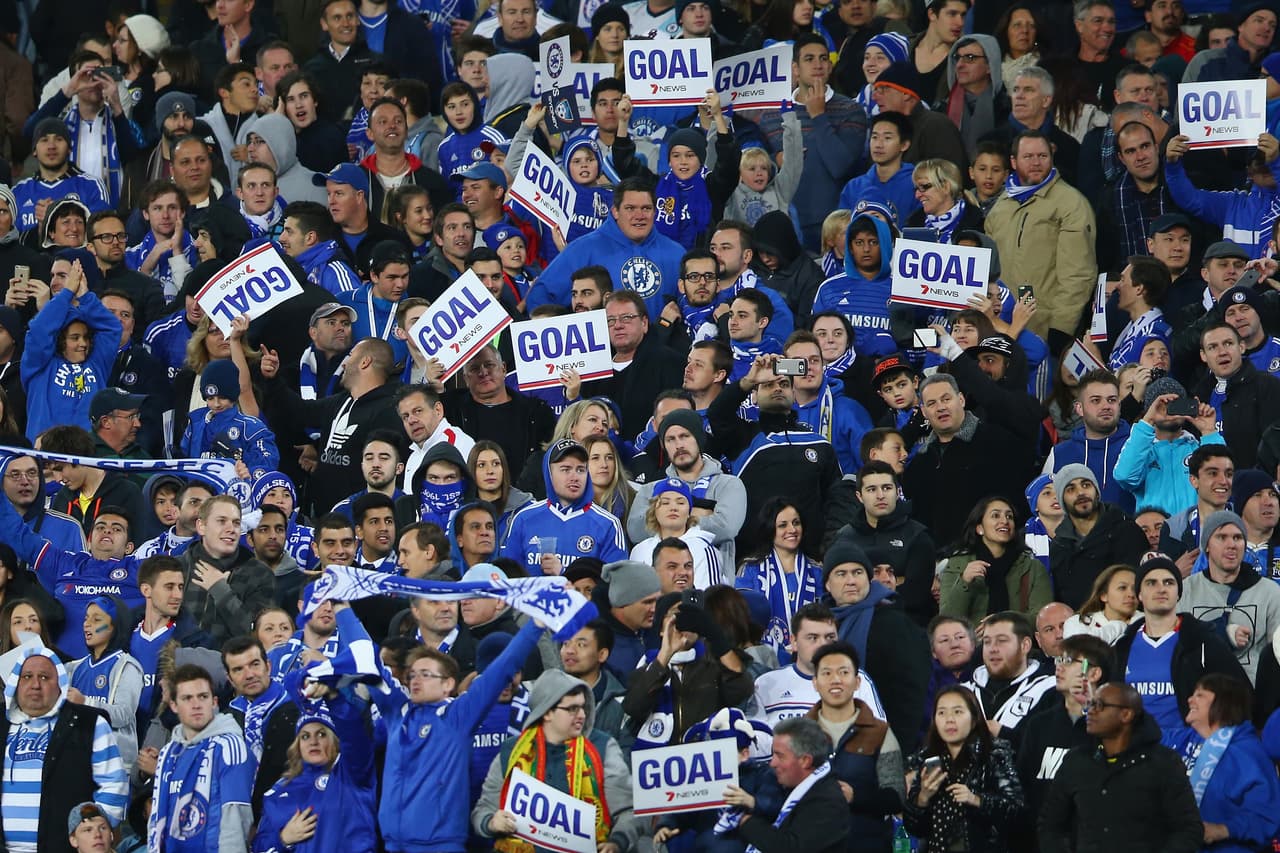 Prohíben a cuatro seguidores de Chelsea ingresar a estadios de fútbol por racismo 