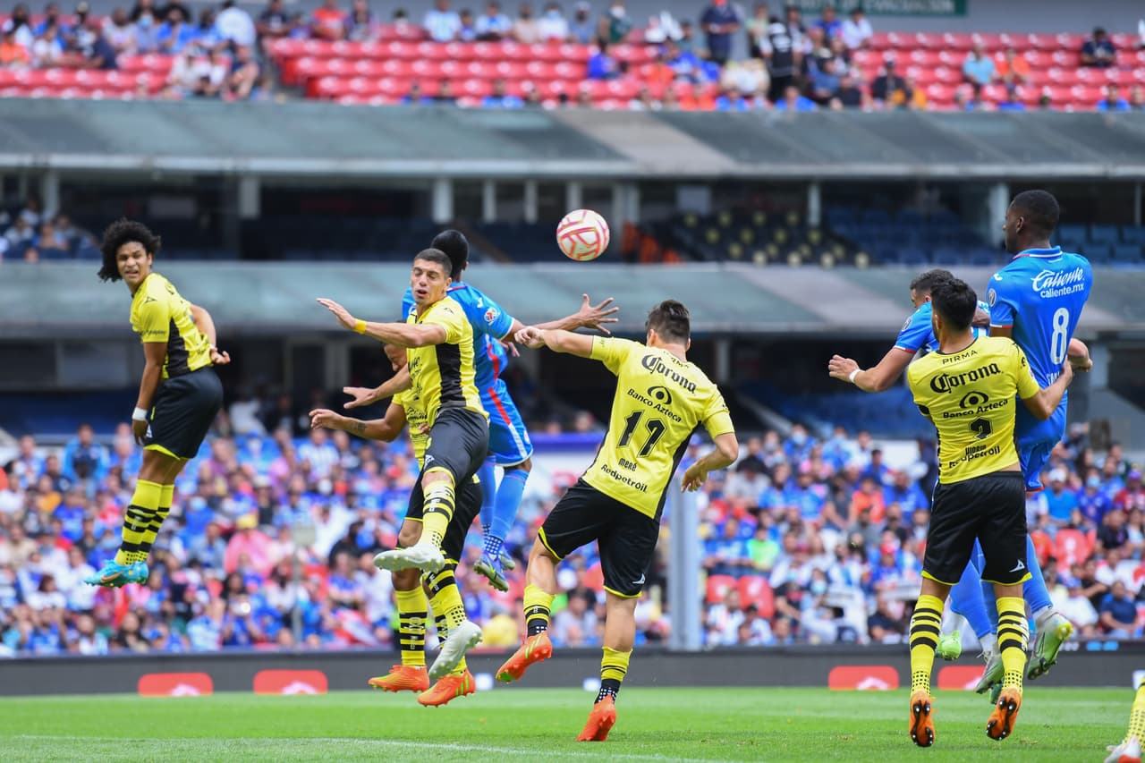 Cruz Azul logró un importante triunfo ante Mazatlán y se mantiene en la pelea por un boleto al Repechaje del Apertura 2022.