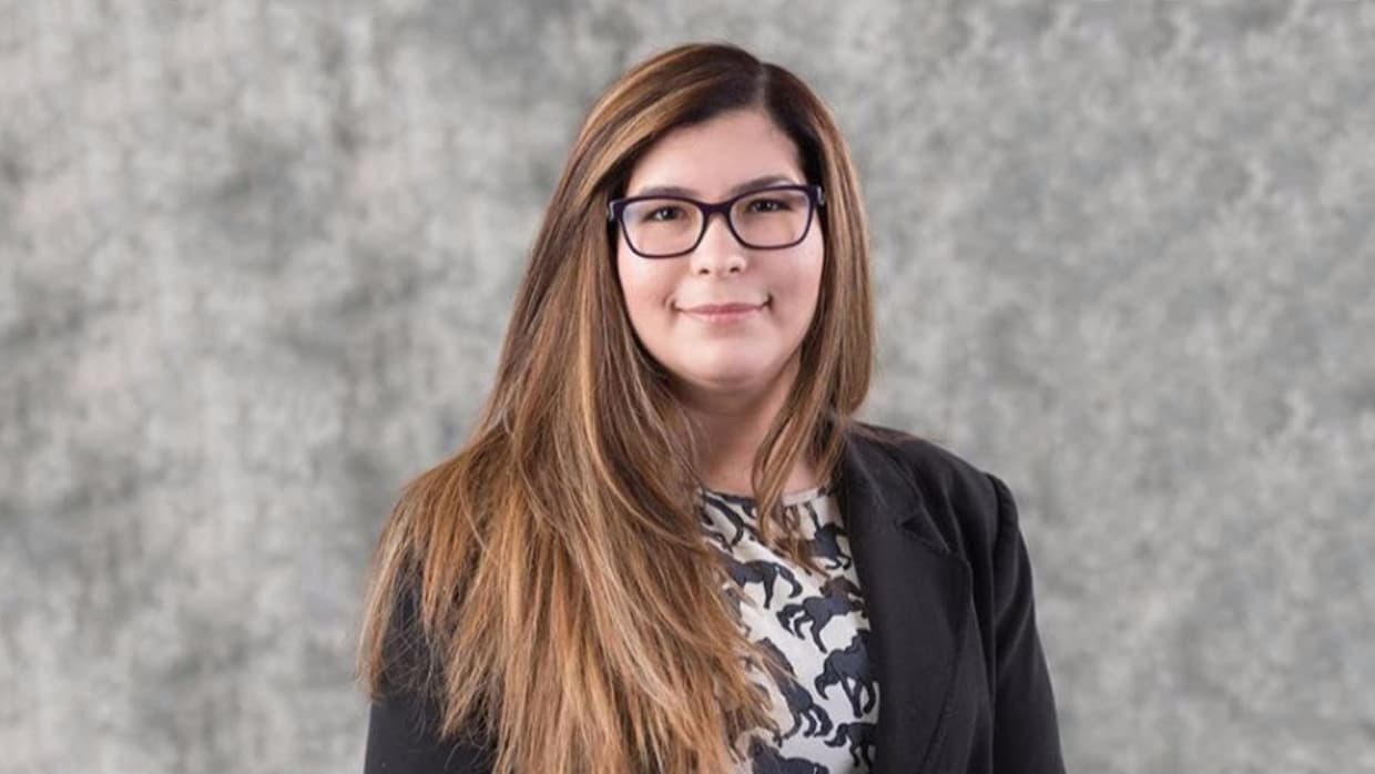 Con la ayuda de FAFSA, esta hispana solo paga $1,000 anuales por estudiar Ingeniería y Negocios en la universidad