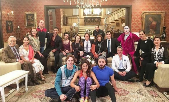 Susana Dosamantes está muy contenta con el éxito que ha tenido la telenovela "Tres veces Ana", ella da vida a 'Ernestina Rivadeneira', la abuela de las trillizas.