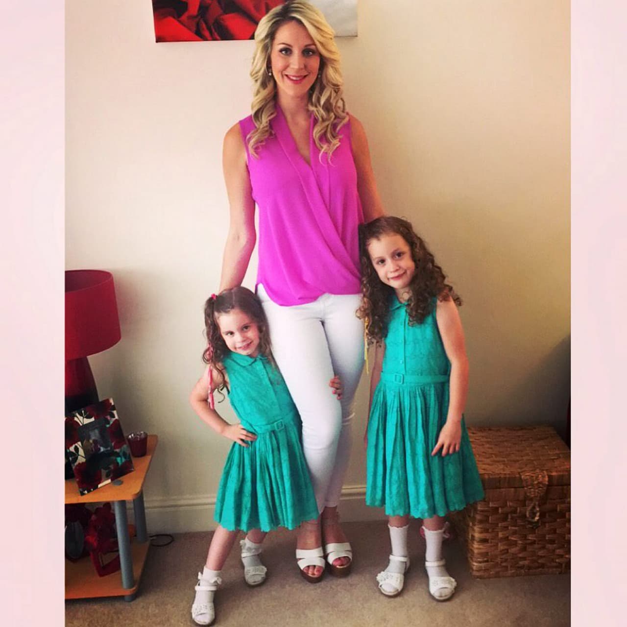 La vergüenza entonces llegó a la tierna mami de Keira y Darci.