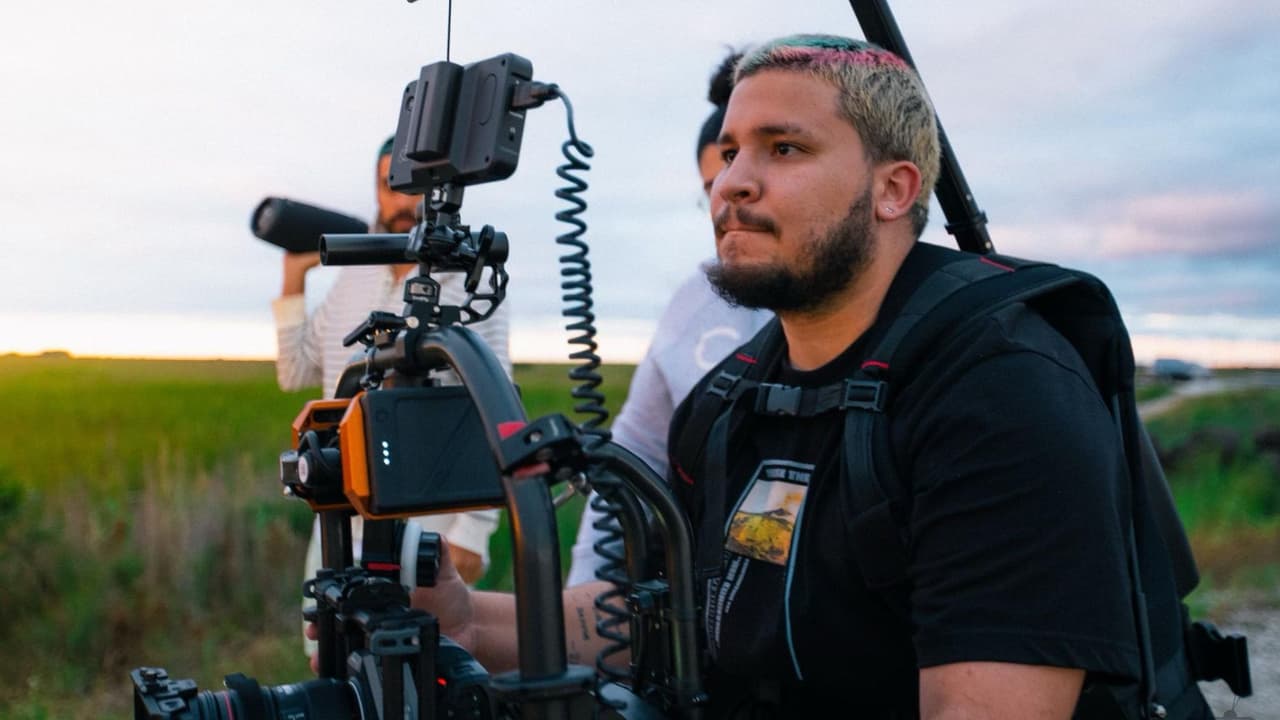 Julio Méndez narra historias, evoca emociones y conecta a las personas con un mundo visualmente rico y diverso.