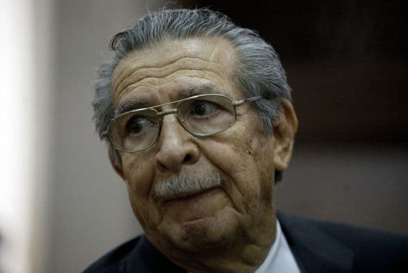 Enero 26- La justicia de Guatemala ordena procesar por delitos de genocidio y crímenes de guerra al exdictador José Efraín Ríos Montt, aunque le concedió un arresto domiciliario debido a su avanzada edad.
