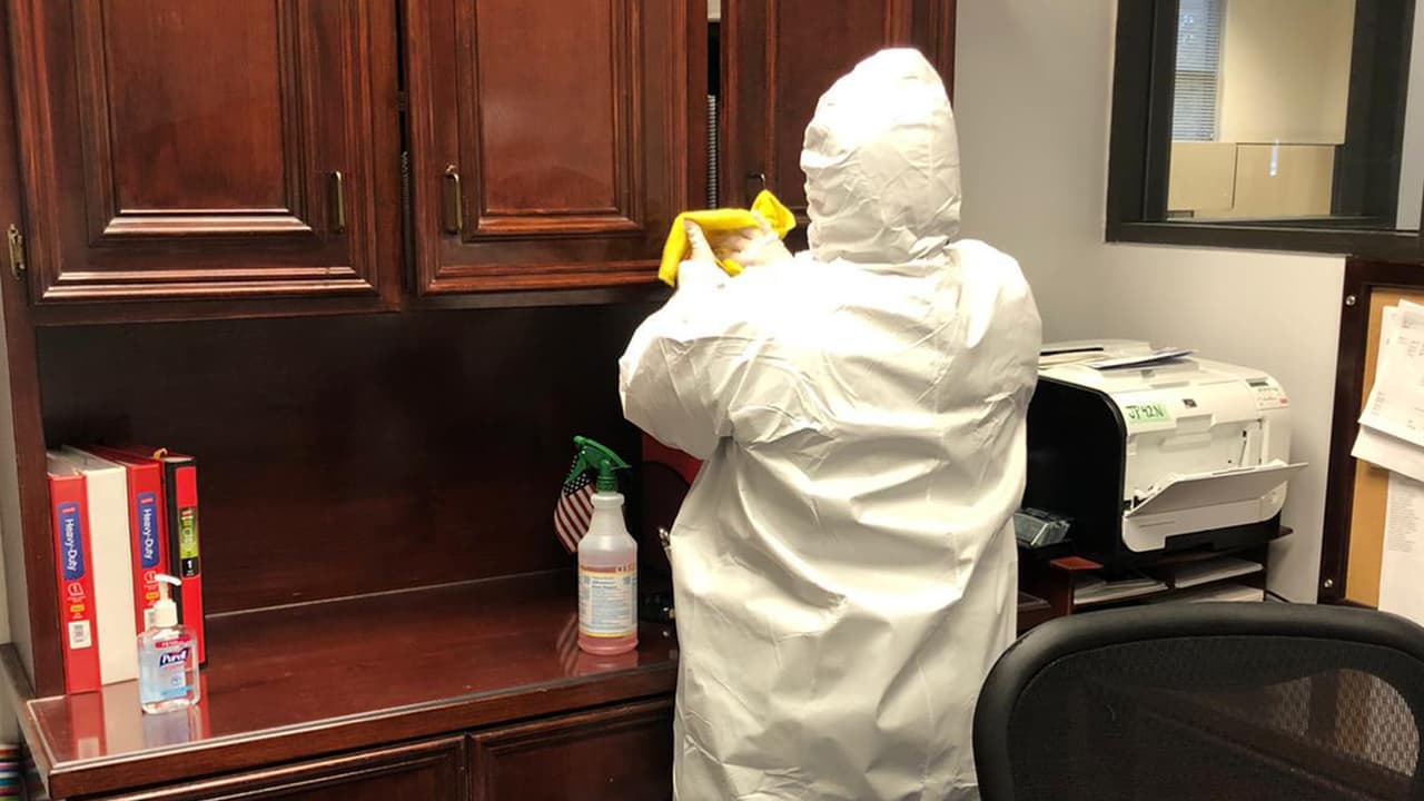 Melgar dijo que sus empleados son héroes que ponen en riesgo su salud en beneficio de la comunidad.