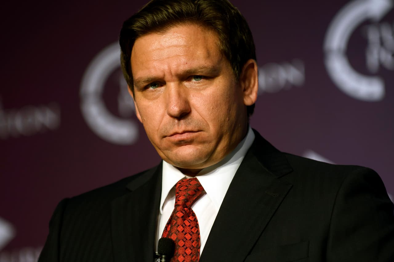 El gobernador de Florida, Ron DeSantis, promulga la ley más dura del país contra la inmigración indocumentada