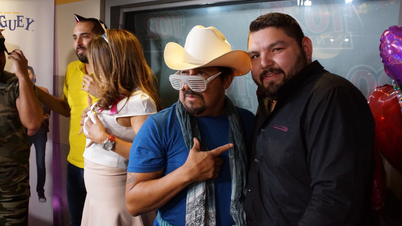 La Bronca cumplió años y se armó una fiesta en la cabina del Free-guey show.