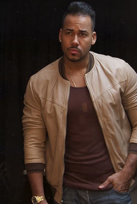 Romeo preguntó a los caballeros del público que si esa noche se sentían poderosos por haber pagado los boletos para sus esposas o novias.