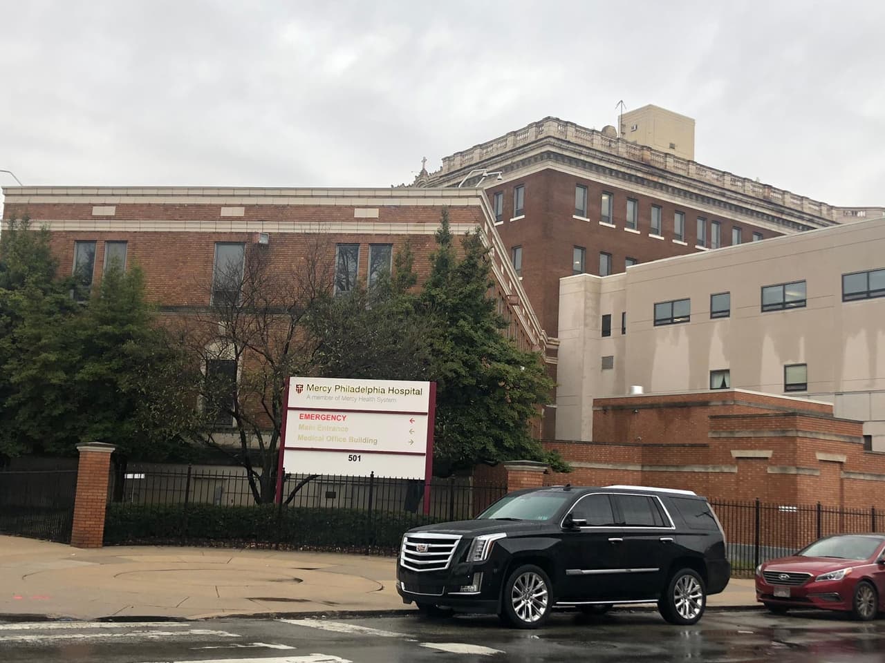 Cierre de hospital mantiene preocupada a la comunidad hispana del oeste de Filadelfia 