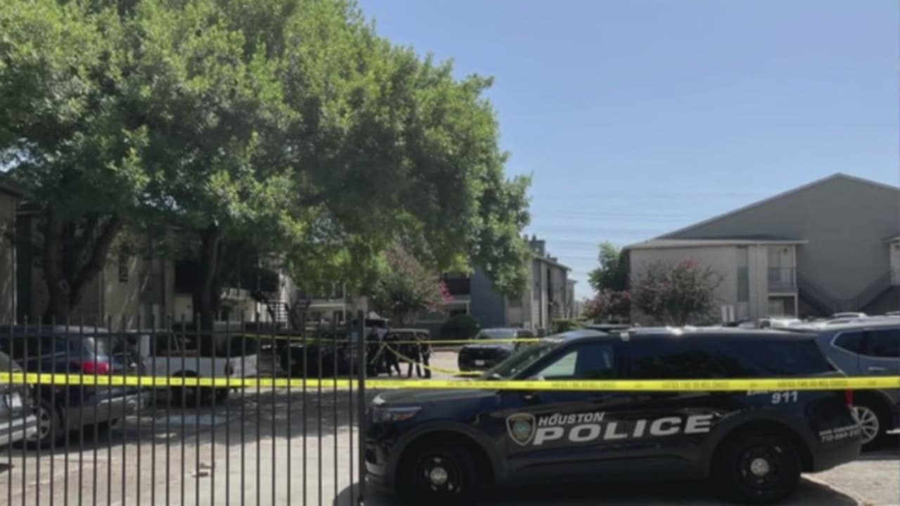 Buscan a sospechoso que huyó en una bicicleta tras balear mortalmente a una mujer en Houston