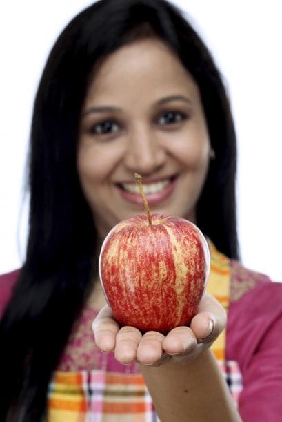 Cuerpo de manzana. Si tu silueta se asemeja al estilo redondeado de una manzana, el objetivo es crear curvas, y para eso, Emilia Valle, Directora Académica de la Escuela de Moda del Instituto de Arte de Seattle, nos reveló que el secreto está en generar foco de las caderas hacia abajo.