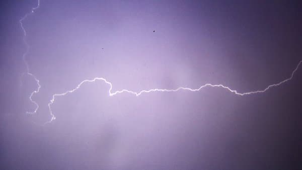 Además de granizo, inundaciones repentinas, rayos y caos vial