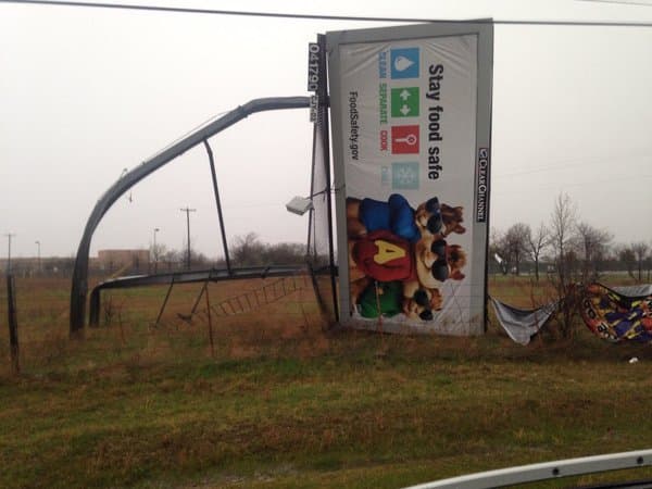 Además de granizo, inundaciones repentinas, rayos y caos vial