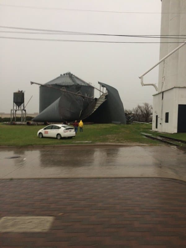 Además de granizo, inundaciones repentinas, rayos y caos vial